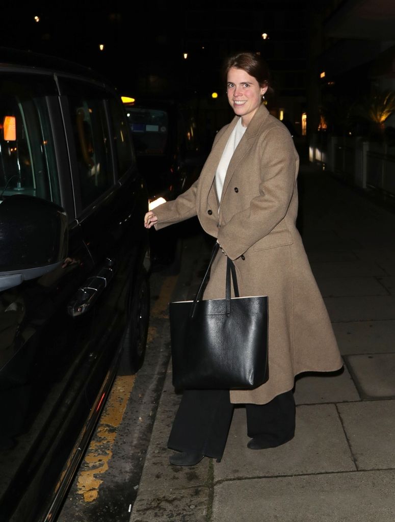 Beatrice looked fabulous as she headed into a cab