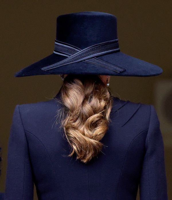 kate middleton blue hat ponytail