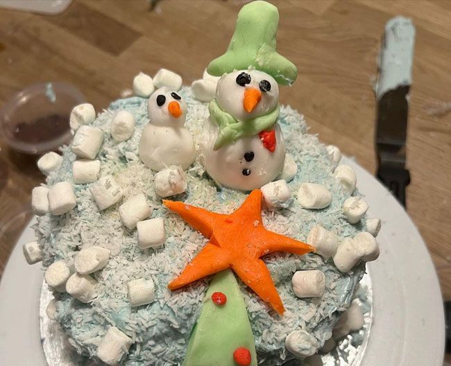 carrie johnson snow man cake