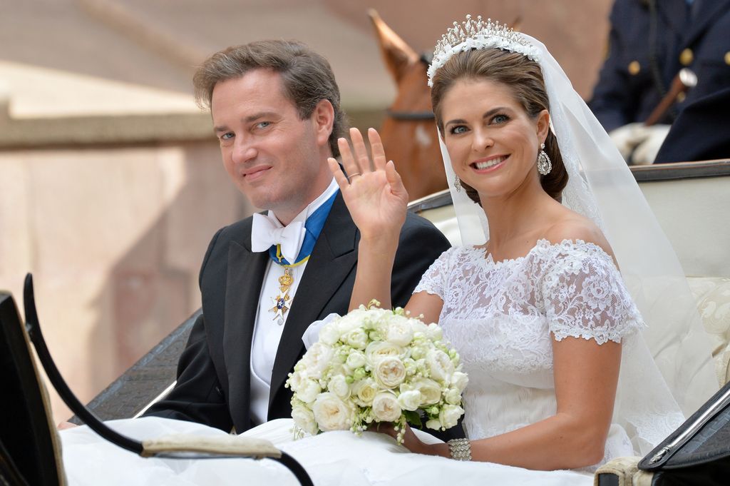 Princess Madelein and Christopher O'Neill in carriage on wedding day