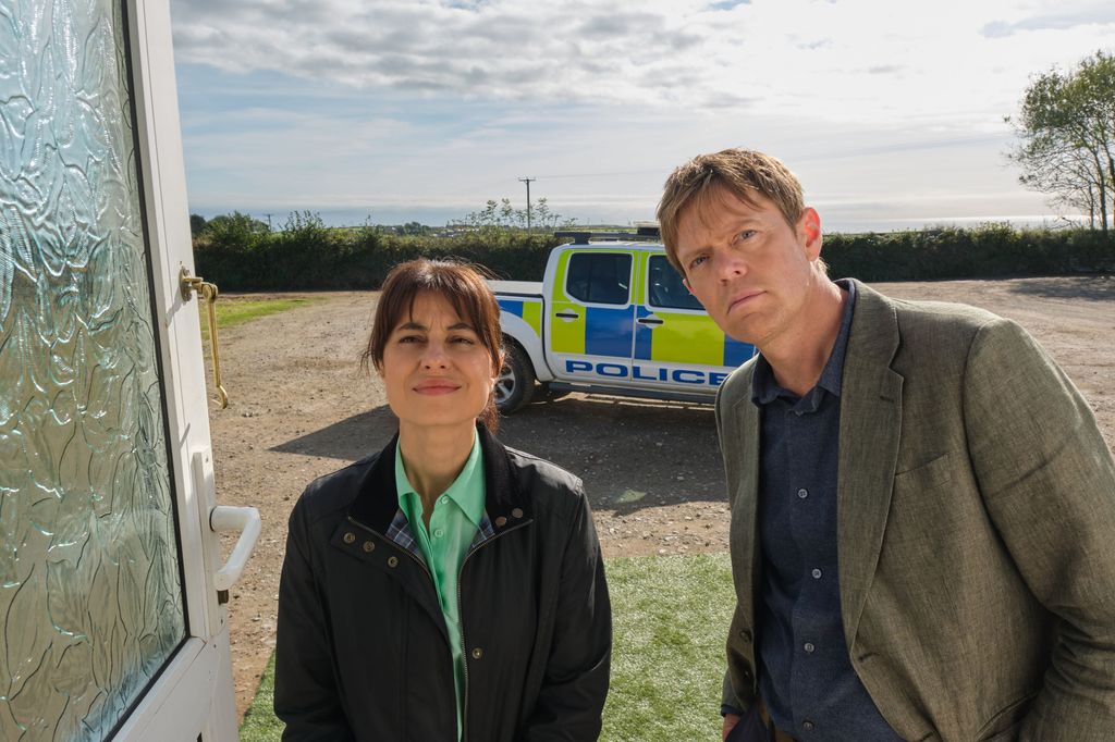Le drame policier « exceptionnel » de la BBC Beyond Paradise sera de retour avec les stars de Happy Valley et Downton Abbey 4 La série suit DI Humphrey et son équipe à Shipton Abbott