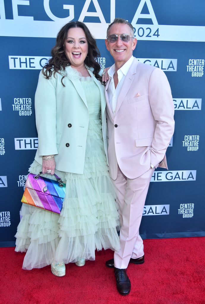  Melissa McCarthy and Adam Shankman attend the Center Theatre Group Hosts CTG The Gala 2024 at The Ahmanson Theatre on April 28, 2024 in Los Angeles, California
