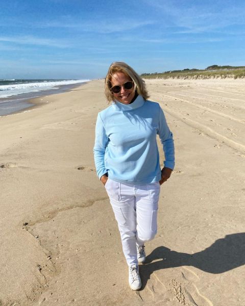 katie couric beach outfit