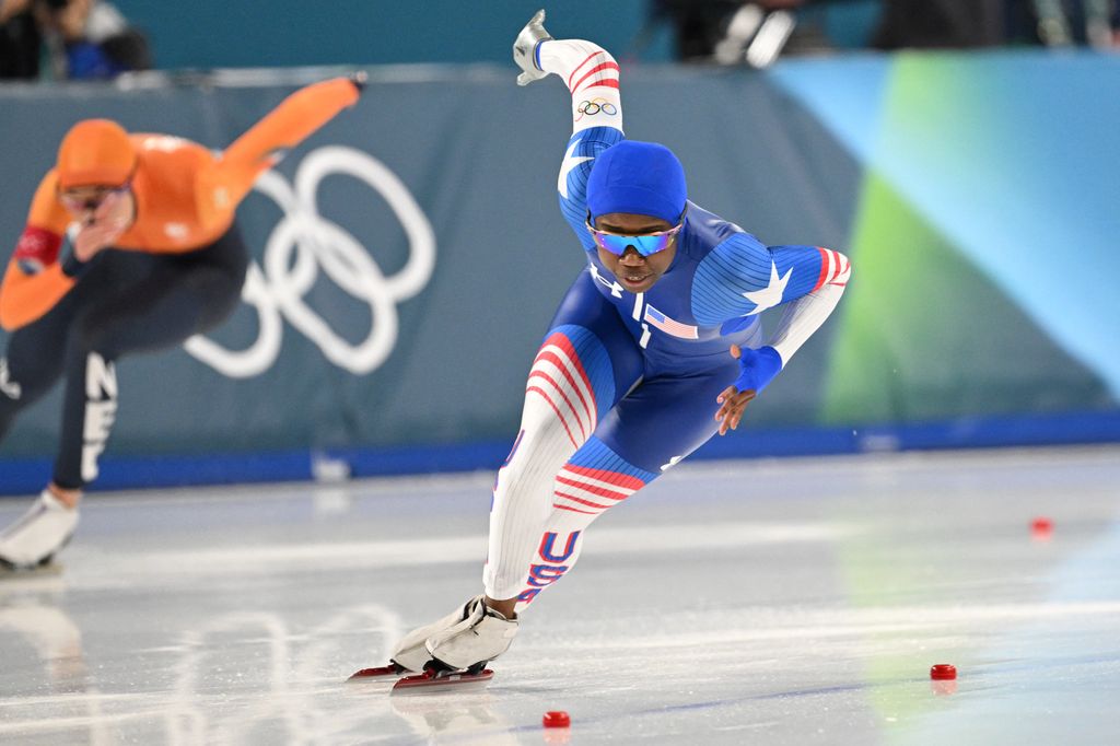 Erin Jackson, aux États-Unis, participe au 500 m féminin de patinage de vitesse lors des Jeux Olympiques d'hiver de Milan Cortina 2026
