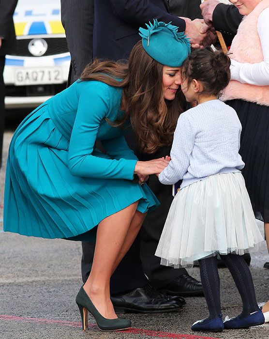 kate middleton greeted with a hongi 