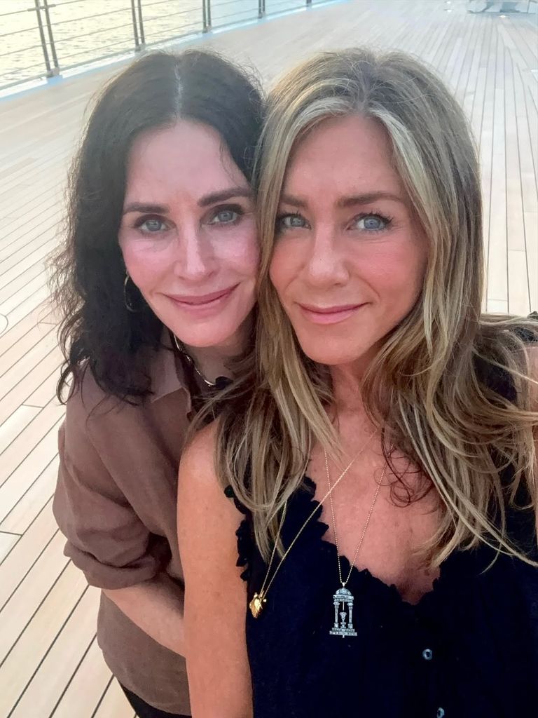 Jennifer Aniston and Courteney Cox pose for a selfie