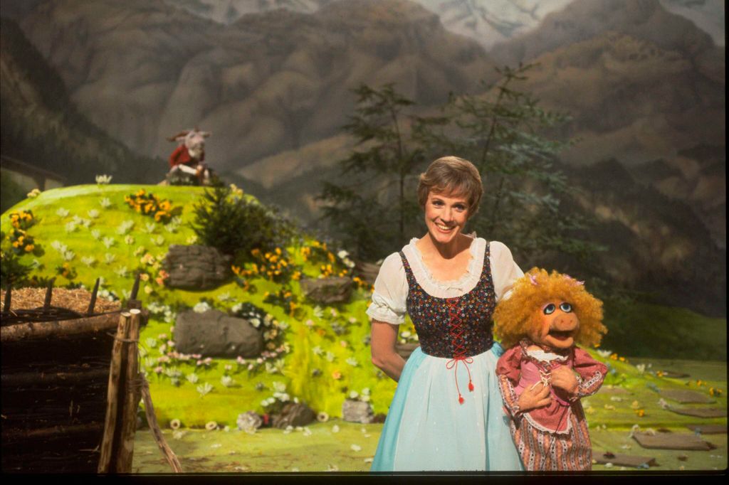 Julie Andrews performing 'The Lonely Goatherd' with puppet character Miss Piggy on the set of The Muppet Show at Elstree Studios, Hertfordshire, circa 1977