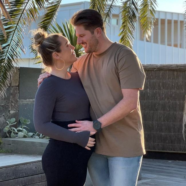 melissa and bryce pregnant posing