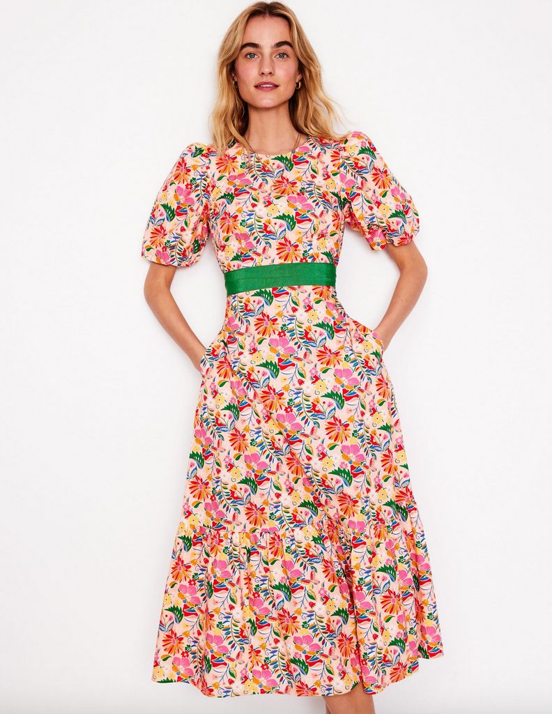 Usando un vestido de Slobal