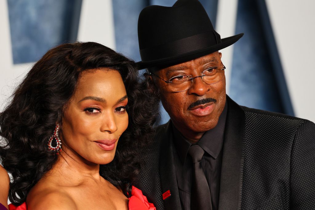 BEVERLY HILLS, CALIFORNIA - MARCH 12: (L-R) Angela Bassett and Courtney B. Vance attend the 2023 Vanity Fair Oscar Party Hosted By Radhika Jones at Wallis Annenberg Center for the Performing Arts on March 12, 2023 in Beverly Hills, California. (Photo by Leon Bennett/FilmMagic)