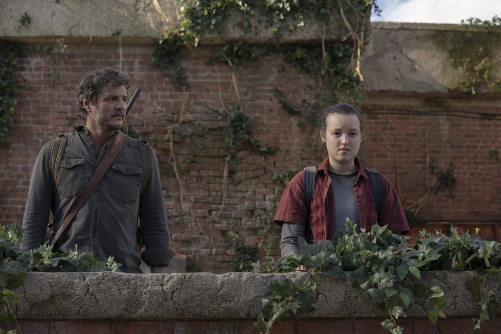 Pedro Pascal and Bella Ramsey in The Last of Us 