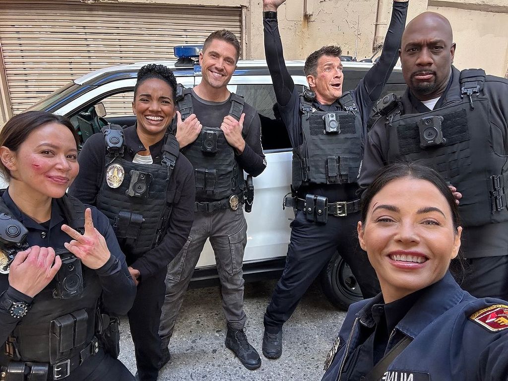 Jenna Dewan's selfie with The Rookie cast