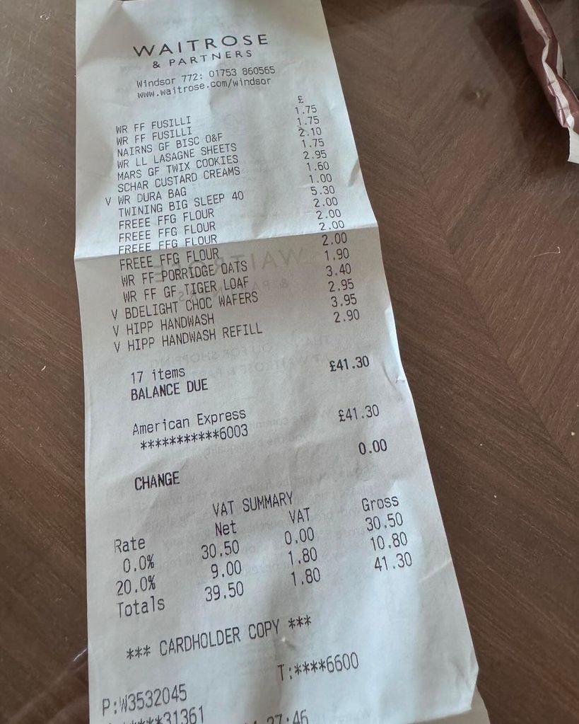 Dylan Dreyer compartilhou uma foto de sua conta de supermercado do supermercado britânico Waitrose 