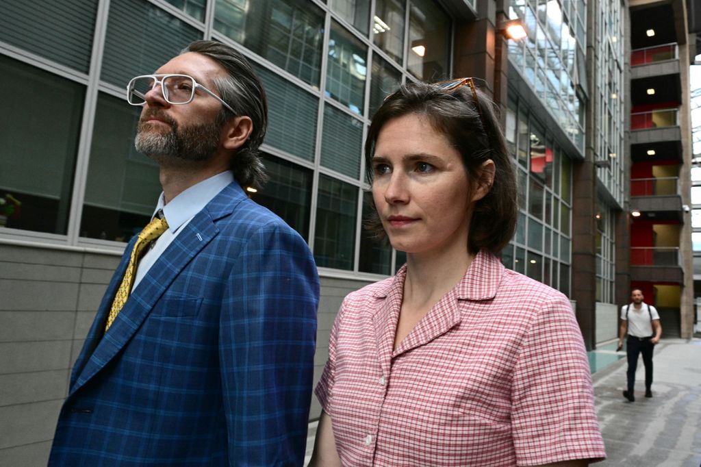 US Amanda Knox arrives with her husband Christopher Robinson (L) at the courthouse in Florence, on June 5, 2024 before a hearing in a slander case, related to her jailing and later acquittal for the murder of her British roommate in 2007. The American was only 20 when she and her Italian then-boyfriend were arrested for the brutal killing of 21-year-old fellow student Meredith Kercher at the girls' shared home in Perugia. The murder began a long legal saga where Knox was found guilty, acquitted, found guilty again and finally cleared of all charges in 2015. (Photo by Tiziana FABI / AFP) (Photo by TIZIANA FABI/AFP via Getty Images)