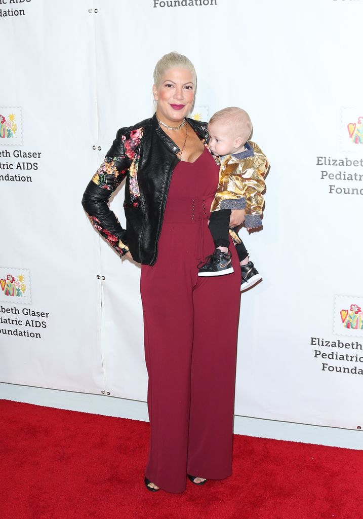tori spelling and son beau in 2017