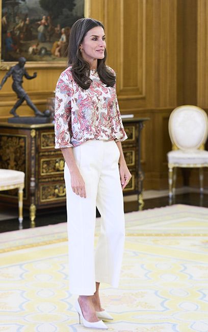 queen letizia white trousers