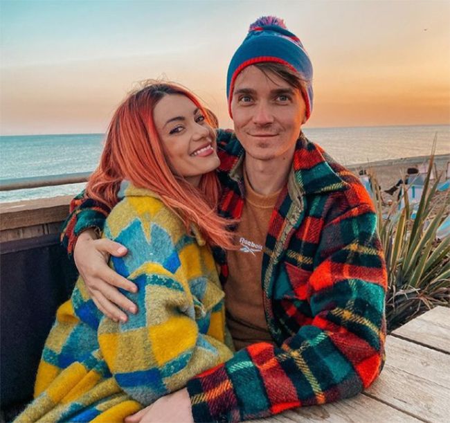 Dianne Buswell and Joe Sugg embracing on a beach