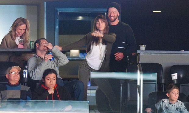 Jessica Biel and Justin Timberlake dancing at basketball game