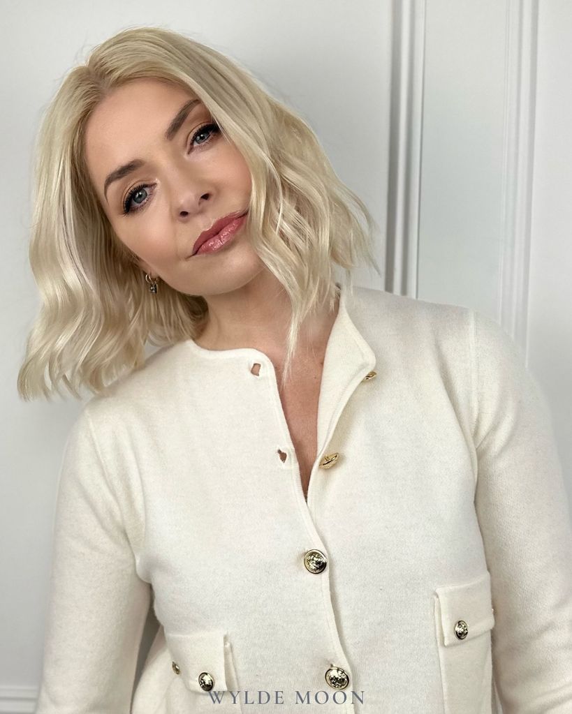 holly willoughby white cardigan