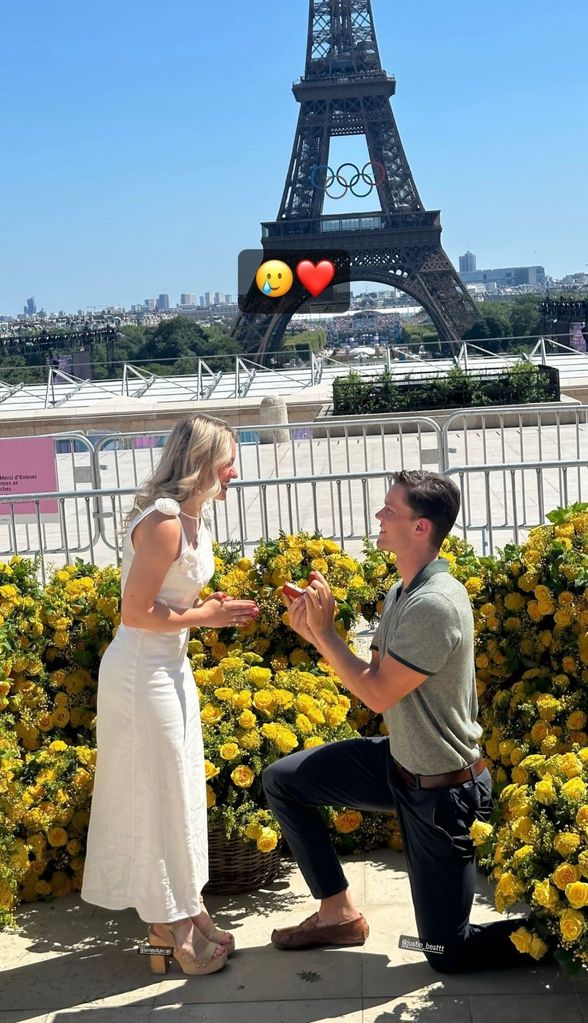 Photo of US rowing star Justin Best proposing to his girlfriend on August 5 after winning a gold medal during the Olympics in Paris