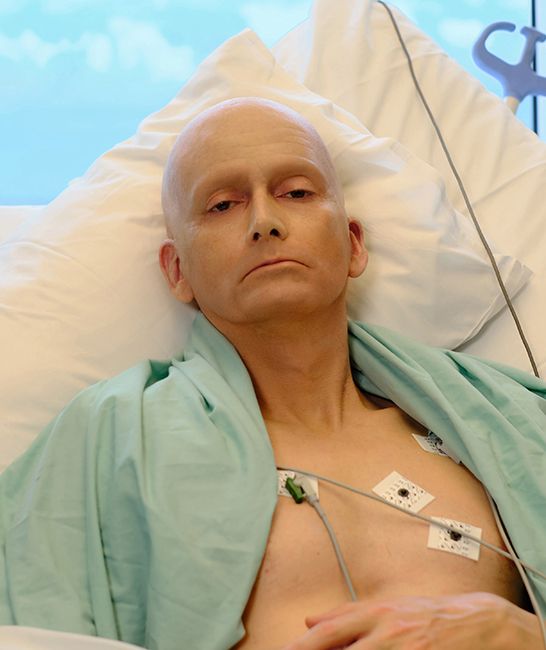 david tennant lies in hospital bed as Alexander Litvinenko