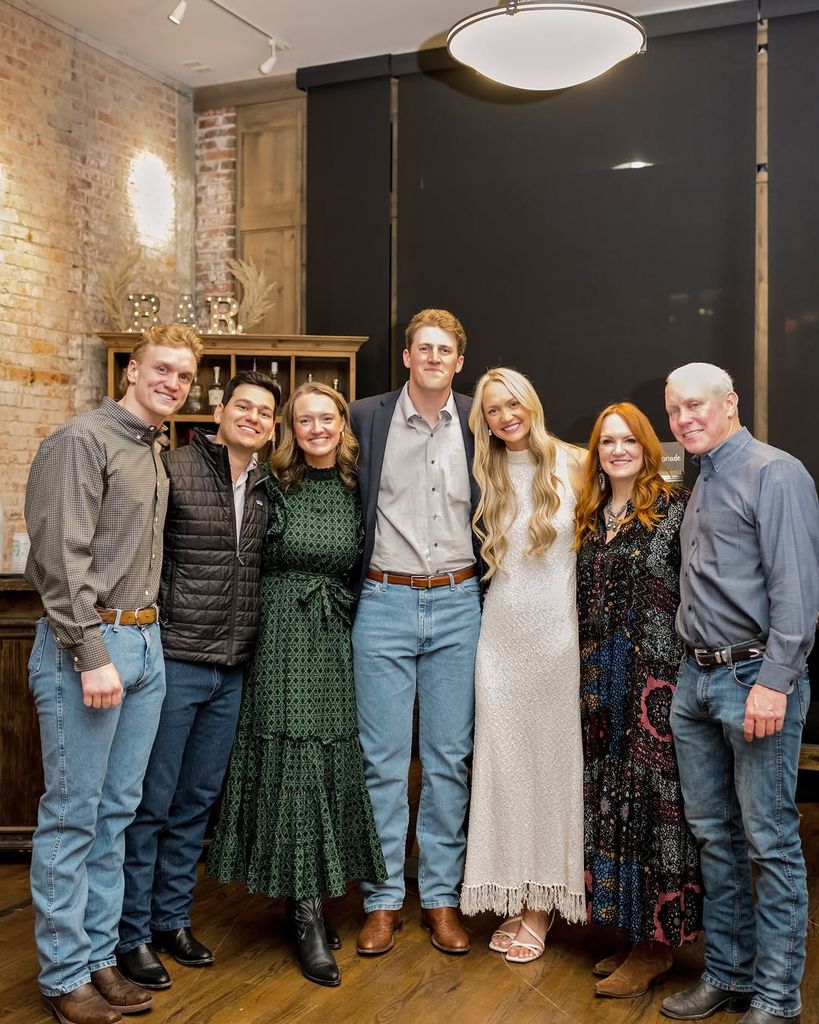 Ree Drummond (2R) with her family