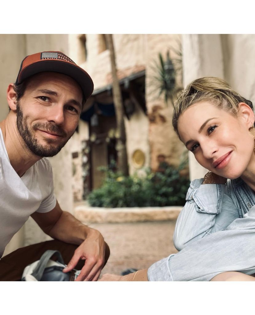 scott clifton selfie with girlfriend elle anderson