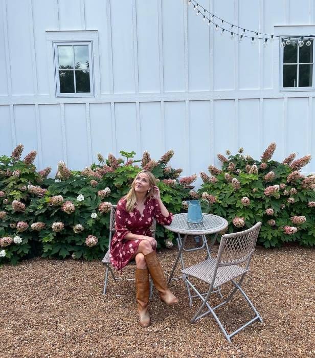reese witherspoon backyard garden