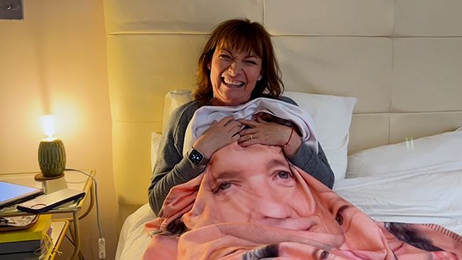 lorraine kelly bed with blanket