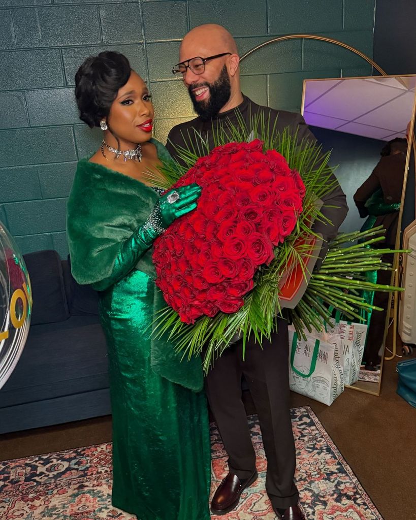 Jennifer Hudson receives a huge bouquet of roses from boyfriend Common on the first night of the "The Gift of Love Tour" in New York, shared on Instagram 