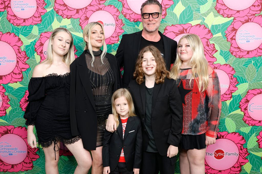 (L-R) Stella Spelling, Tori Spelling, Beau Spelling, Dean McDermott, Finn Spelling, and Hattie Spelling