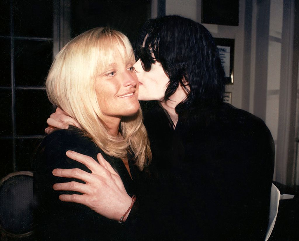 LOS ANGELES - DECEMBER 17:  (EXCLUSIVE)  Debbie Rowe and Michael Jackson kiss at a private event held at L'Orangerie December 17, 1998 in Los Angeles.  (Photo by Graham Macindoe/Getty Images)