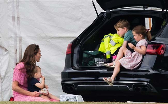kate middleton with her children