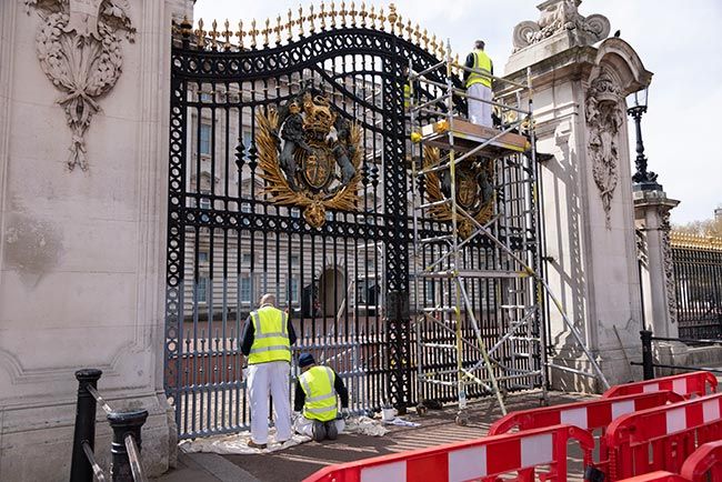 Buckingham Palace gates painted