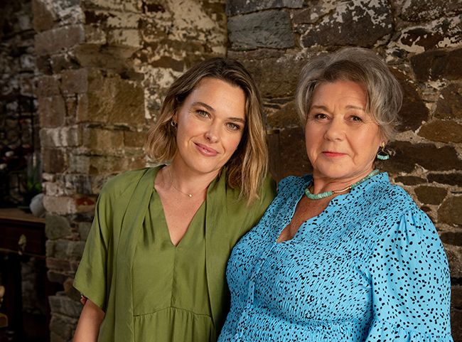 Beyond Paradise Star Barbara Flynn Is The Image Of On-screen Daughter 