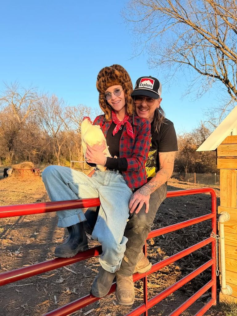 La vie tranquille de Kelly Osbourne, loin des projecteurs, avec son fils dans une ferme de l'Iowa 2 Kelly Osbourne et Sid dans leur ferme de l'Iowa