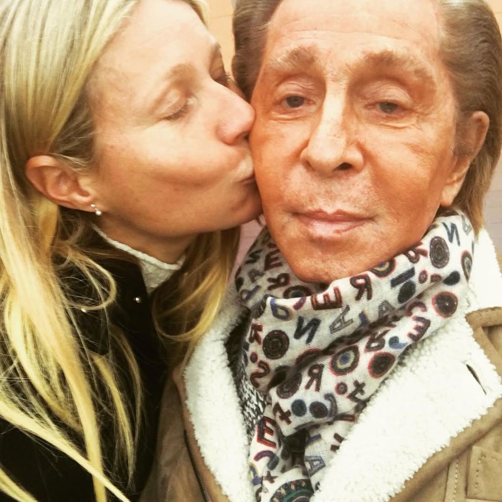 gwyneth paltrow kissing valentino garavani on cheek tribute