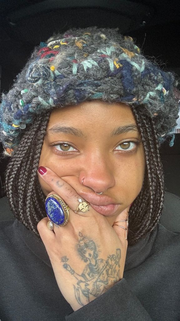 Willow Smith showcased her beautiful hand tattoo in a new selfie 