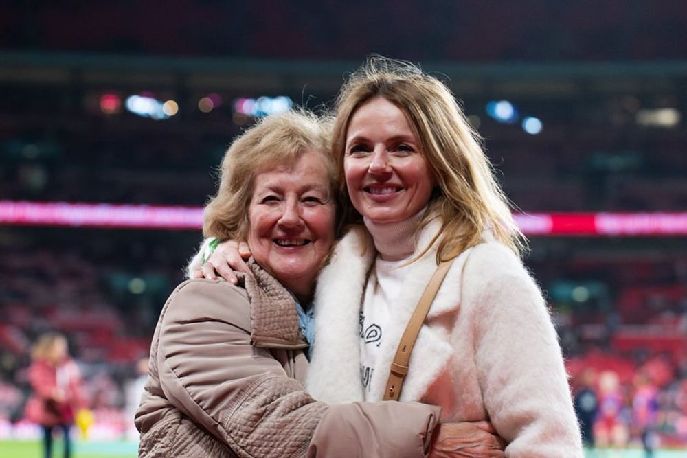 Geri Halliwell cuddling her mum, Ana María Hidalgo