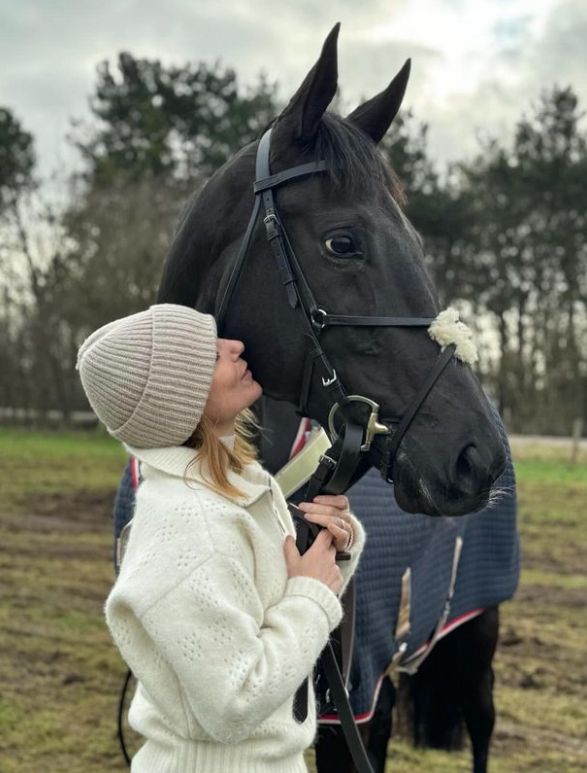 Geri Halliwell with a black horse