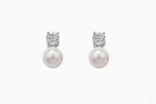meghan markle queen pearl diamond stud earrings dupes wowcher