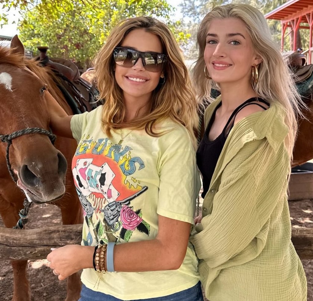 Foto compartilhada por Denise Richards no Instagram com sua filha Sami Sheen.