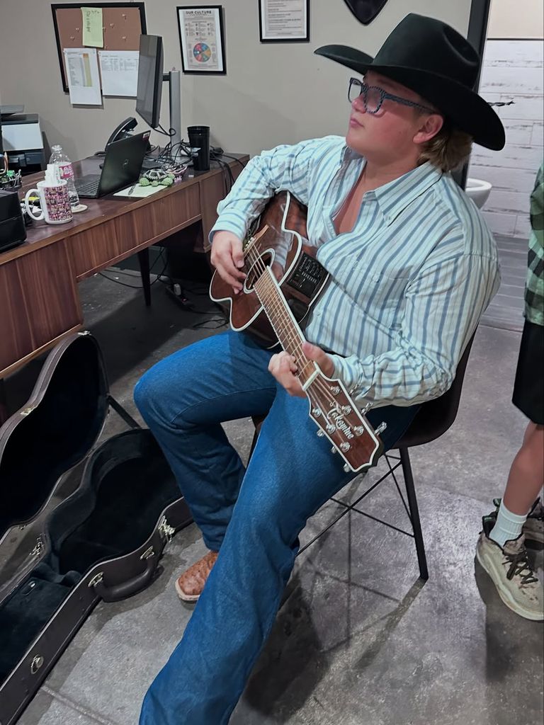 zuma rossdale playing guitar