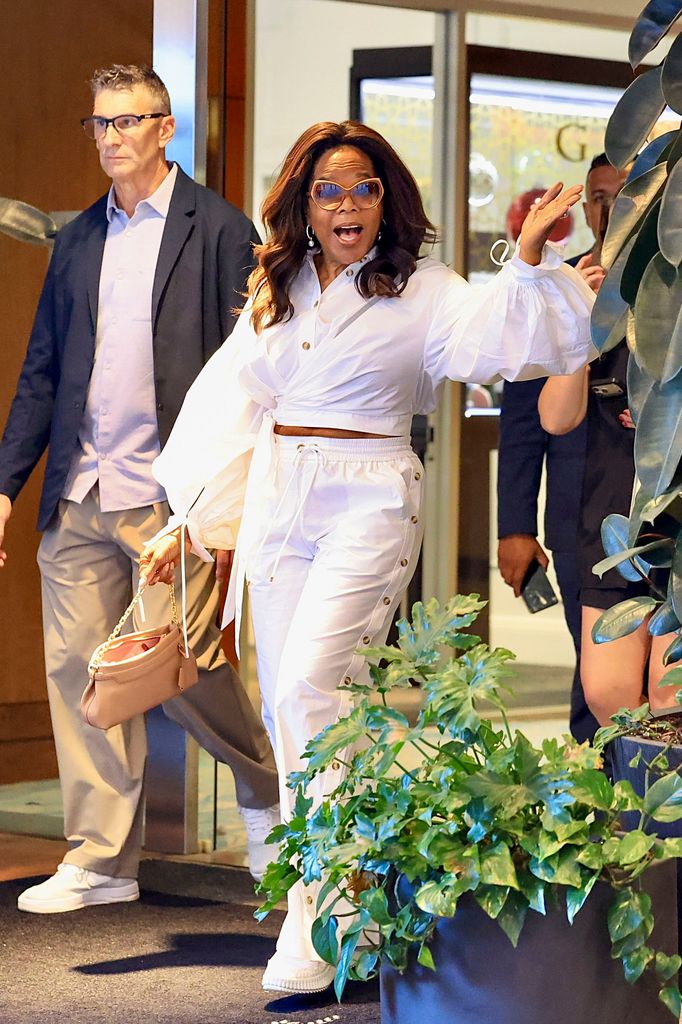 oprah winfrey all-white outfit