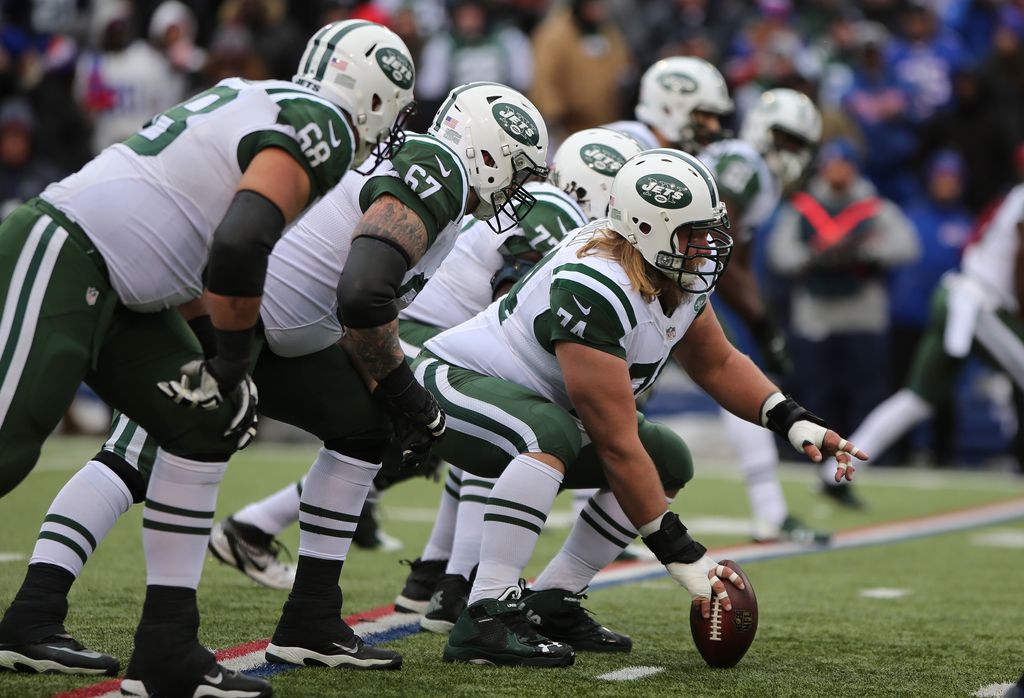 photo of nick mangold with football