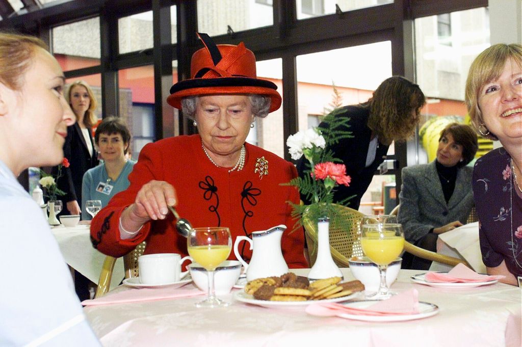 queen taking tea break in canteen 