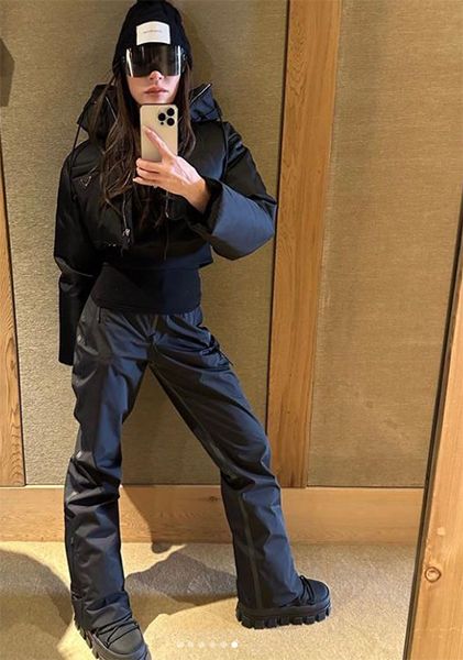 Victoria Beckham in black ski wear