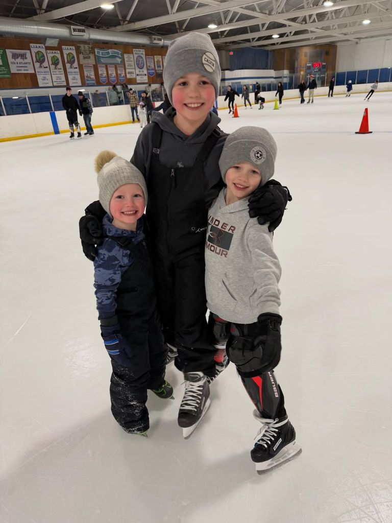 Dylan Dreyer partage une joyeuse mise à jour alors qu'elle célèbre sa première Saint-Valentin après sa séparation d'avec son mari 1 Dylan Dreyer a partagé une photo de ses projets pour la Saint-Valentin avec ses trois jeunes fils
