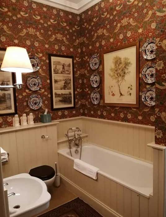 prince charles house bahroom