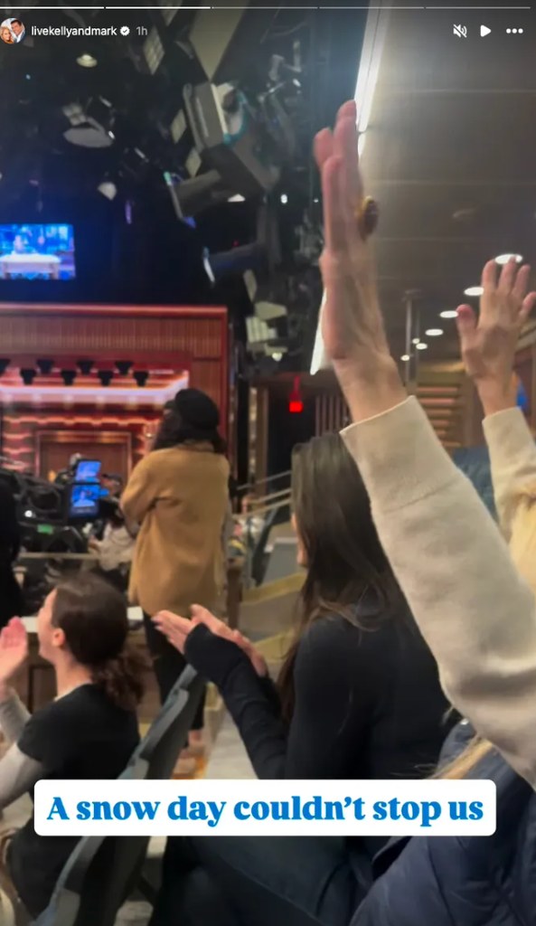 Kelly Ripa et Mark Consuelos quittent temporairement leur maison de 27 millions de dollars pendant une tempête de neige « majeure » à New York 1 Public EN DIRECT